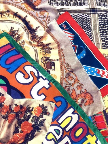 MOSCHINO Women Accessory Vintage Large Scarf Pattern Limited Edition VHTF Popula - Picture 7 of 12