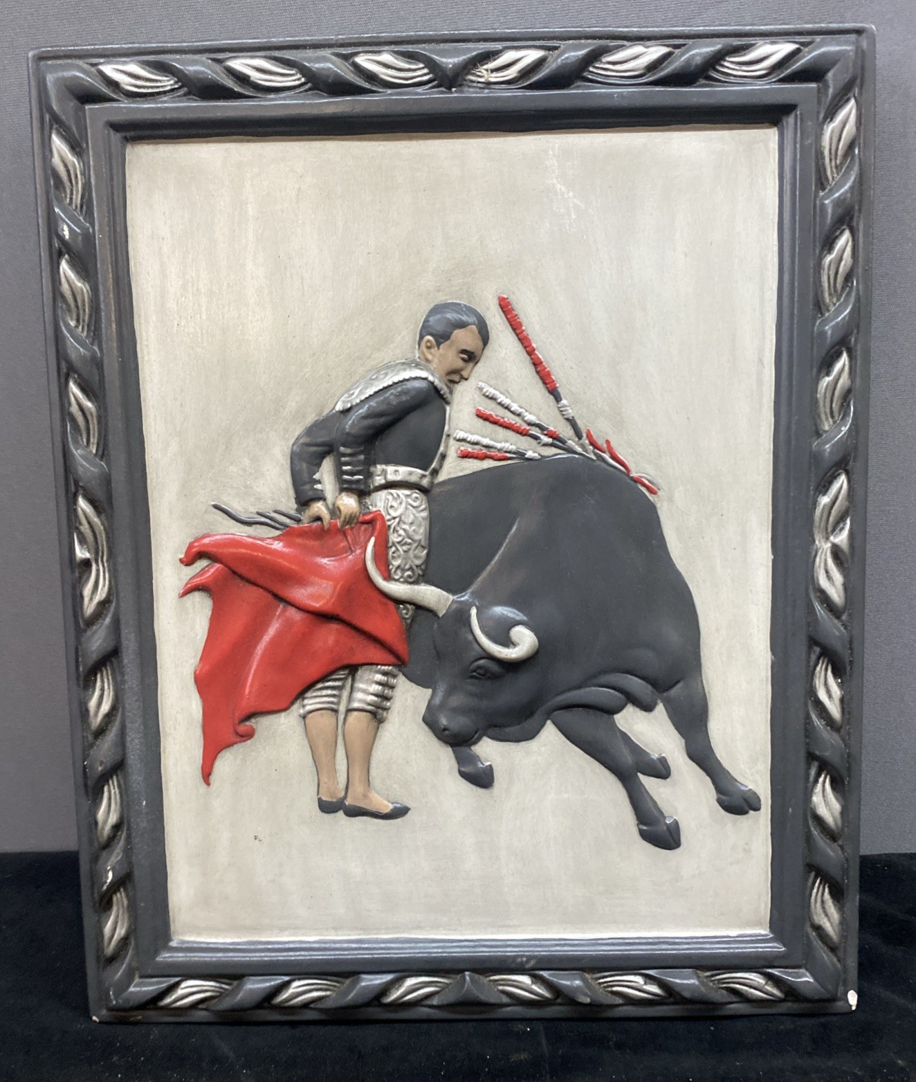 Atlantic Mold Company Ceramic Matador Bull Fighter Wall Hanging 16x13  READ