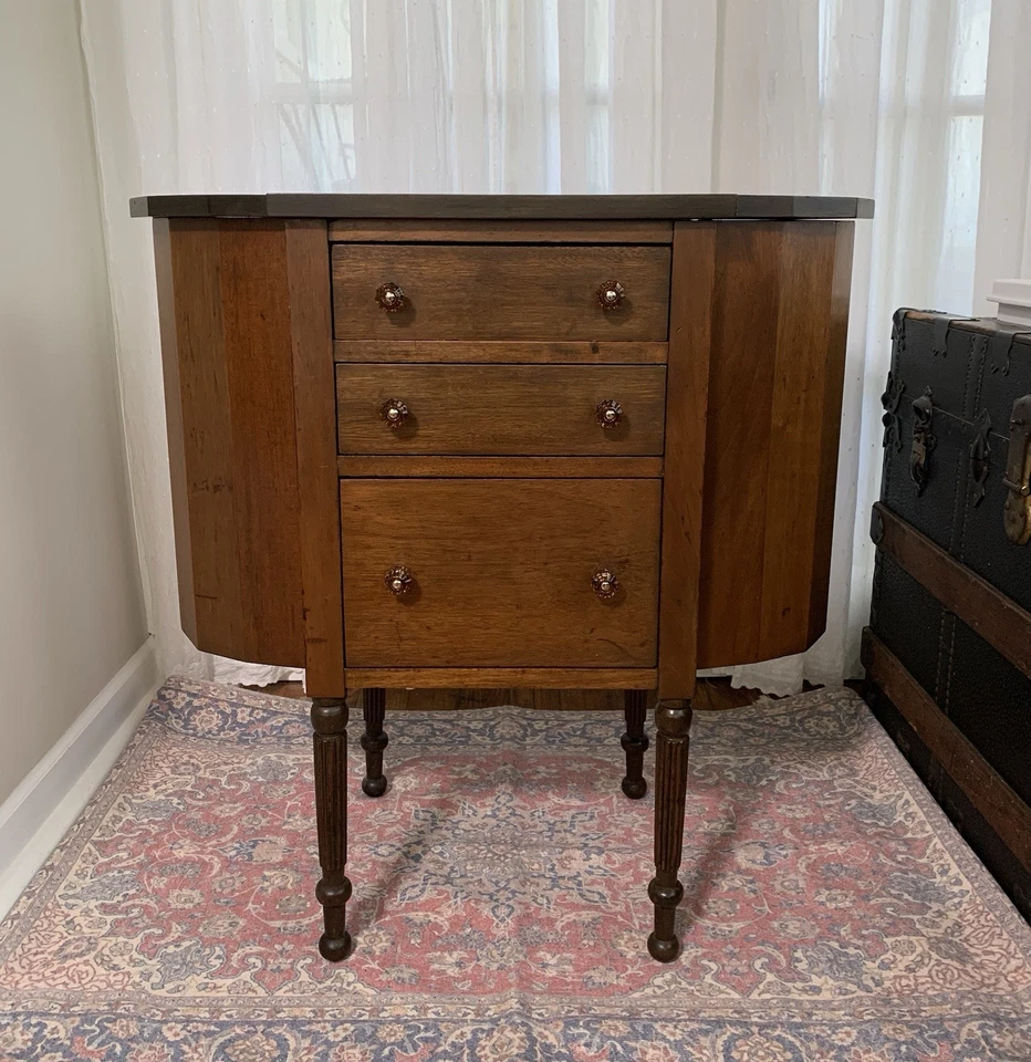 vintage mahogany Martha Washington sewing stand/nightstand/end table/cabinet - Image 2 of 4