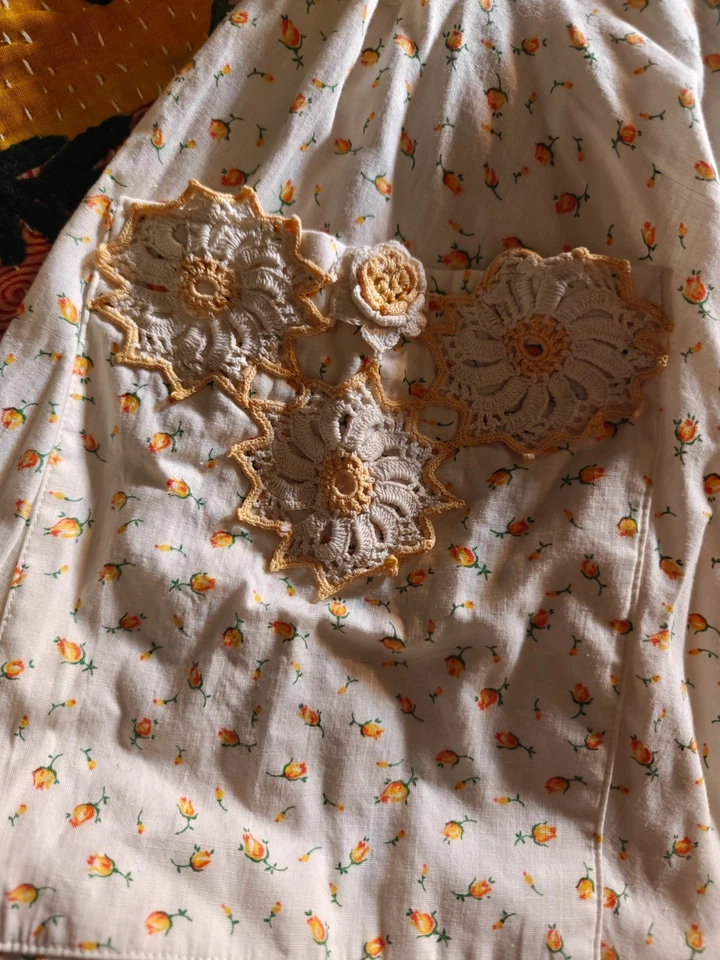 Vintage style Sundress Yellow Floral Crochet Pockets XL Plus 1950s Circle Skirt - Image 3 of 4
