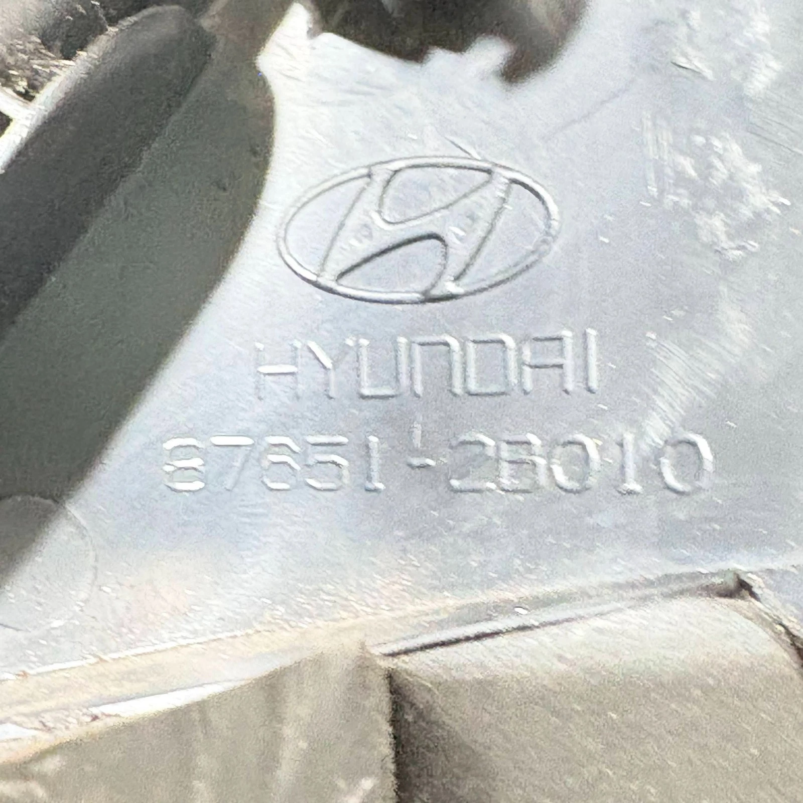 87651-2B010 moulded Hyundai Santa Fe CM part number
