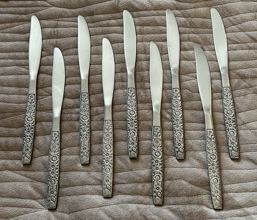 Wm Rogers Deluxe/ Oneida Ltd --  MALIBU Stainless  *** 9 Flat Handle Knives ***