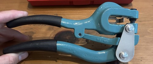 Harbor Freight - Hand Leather or Metal Squeeze Punch 7 Die Sizes - Cast Iron - Picture 4 of 5