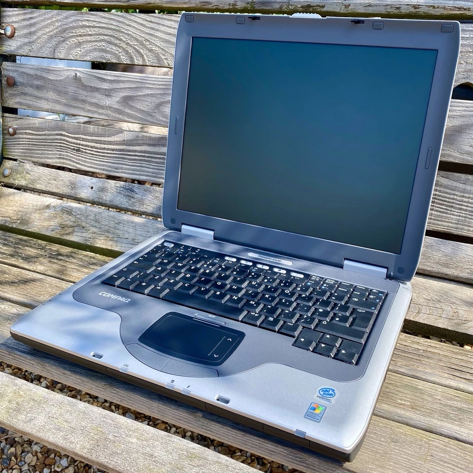 Vintage Compaq Presario 2100 2104EU XP Laptop Radeon Celeron 256MB DDR *No PSU* - Image 2 of 4