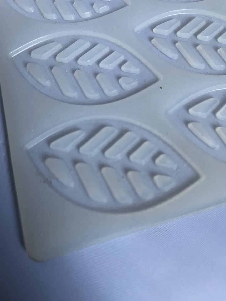 3D Silicone Leaf Fondant Cake Decorating Chocolate Moulds - Image 2 of 2
