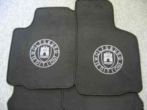 Tapis de sol en velours Golf 4 idéal pour protéger l'habitacle en hiver noir et gris