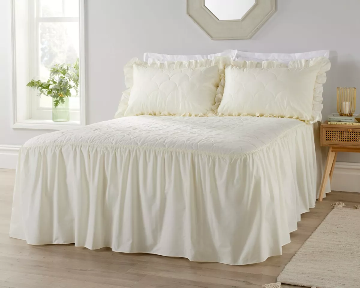 DIANA COWPE Luxury Traditional Quilted Bedspread Set All Sizes Colours