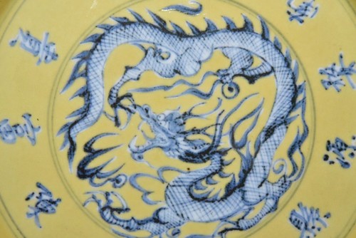 8.68“ Old Chinese the Ming dynasty Yellow glaze Blue color Dragon pattern disc - Picture 8 of 9