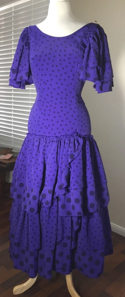 AUTÉNTICO VESTIDO DE FLAMENCA TRADICIONAL DE ESPAÑA!!... ¡NUEVO CON ETIQUETAS! Foto 2 de 4