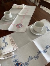 Coppia di tovagliette americane  di lino ricamate a mano dalle suore -