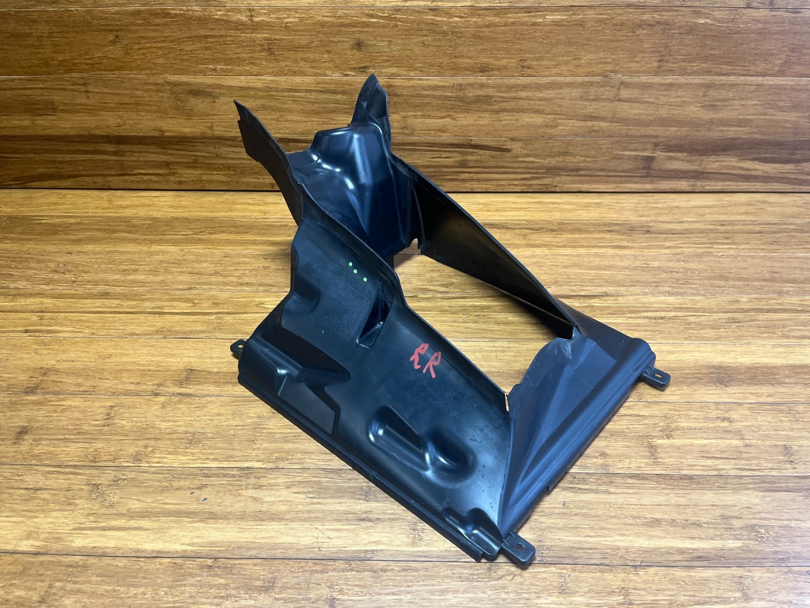 Audi R8 2016-2024 Front Right Radiator support