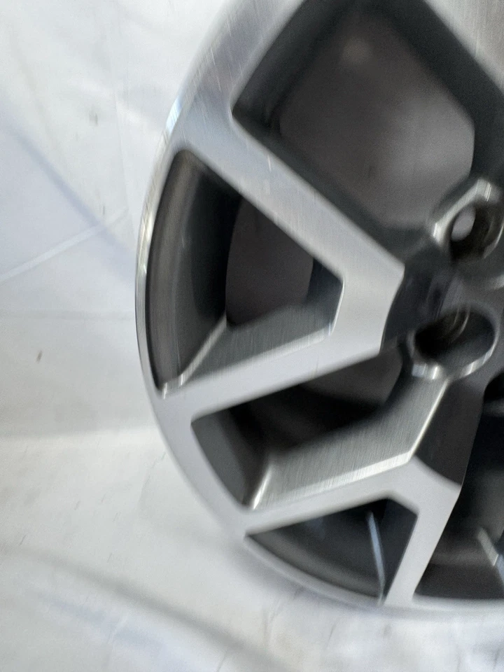 GMC CANYON 2015-2022 Chevy Colorado 17" Wheels Rims OEM 5692 Machined 6x139.7 - Image 4 of 4