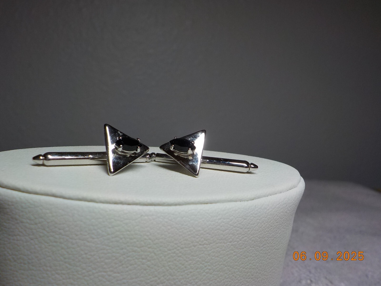 SILVERTONE PUSH SPRING CUFFLINKS WITH PRONGSET BL… - image 2