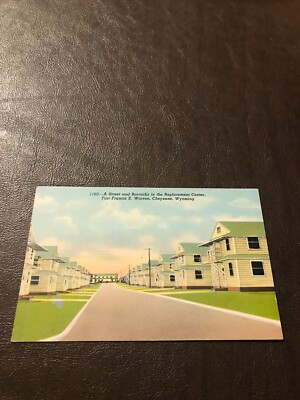 MILITARY - UNPOSTED POSTCARD - FORT FRANCIS E WARREN - WYOMING....SLOT 112
