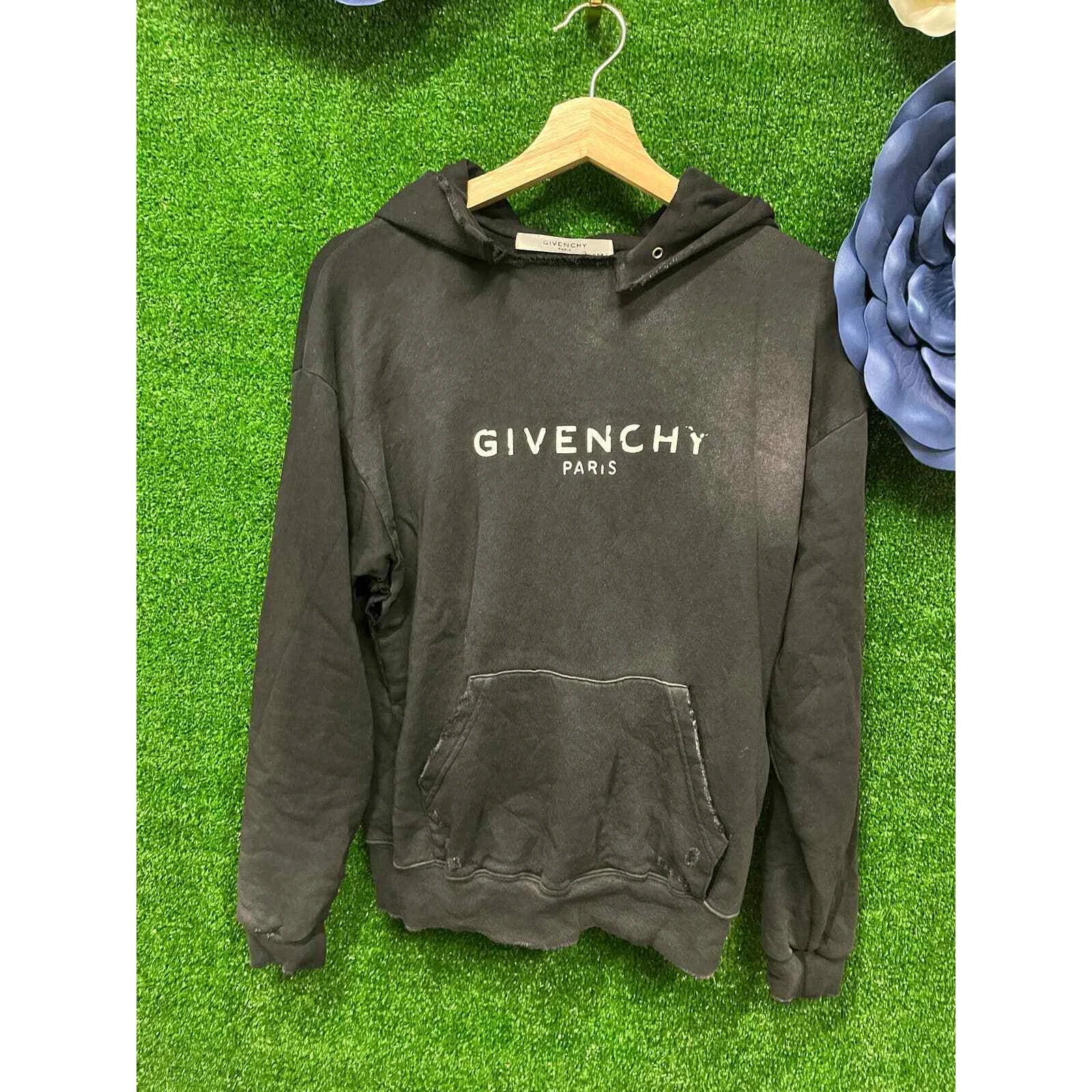 Felpa con cappuccio nera sbiadita Givenchy Paris effetto invecchiato taglia XS vestibilità sciolta
