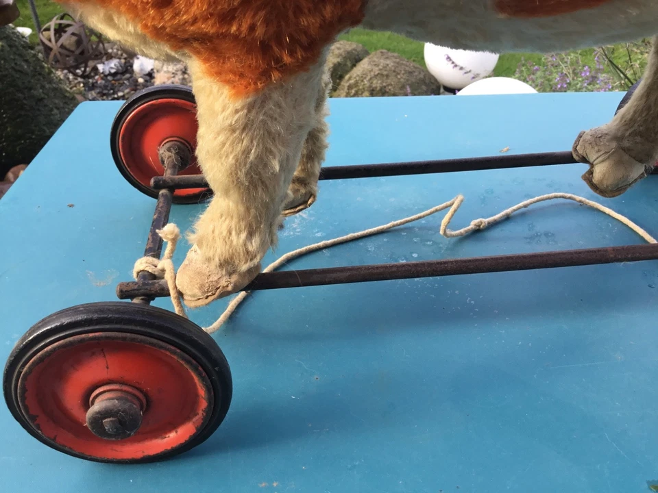 Alter Steiff-Ochse auf Metallräder.Größe von vorne bis hinten ca.50cm. - Bild 2 von 4