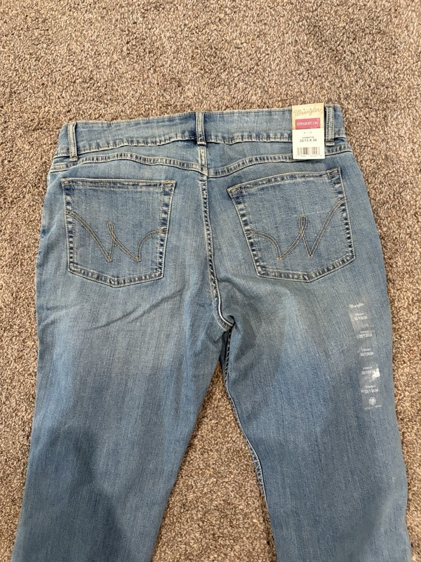 Wrangler women’s straight leg jeans size 32 x 34 NEW NWT