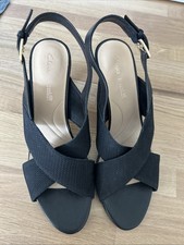 Clarks Women's Sandals Size 7 D Black Cross Over Heels Open Toe Slingback Shoes