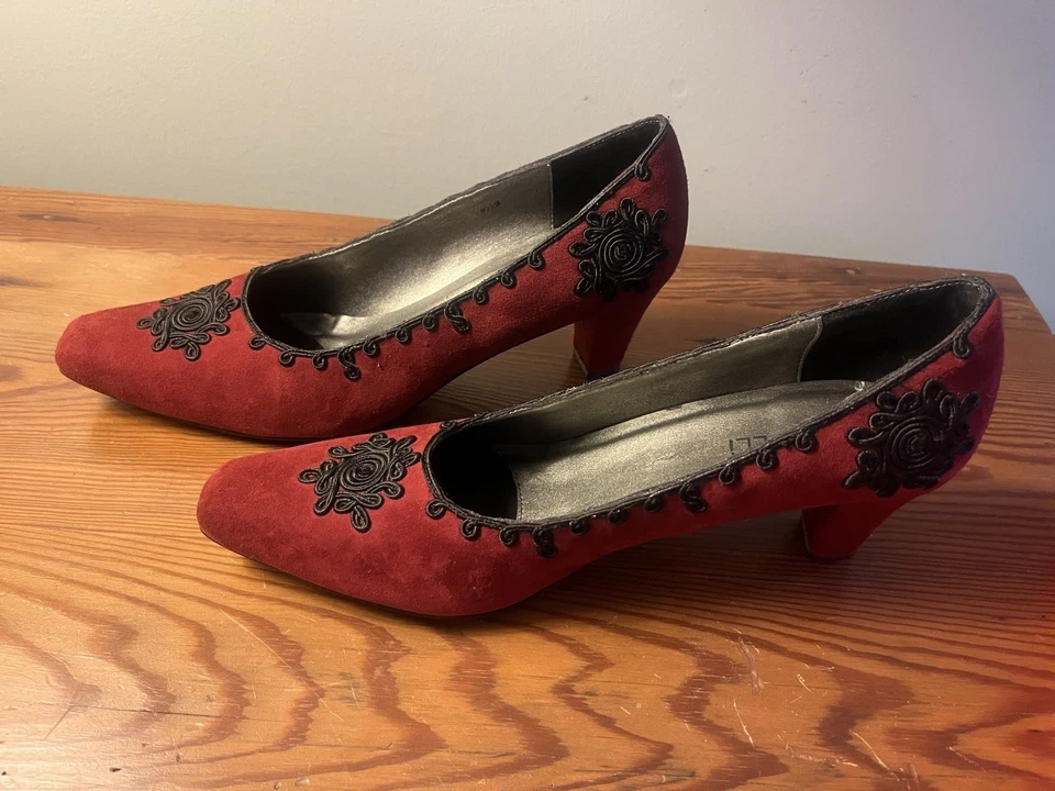 VANELI VEXUS Holiday Ready Gamuza Roja con Brocado Negro Tacones Talla 9 1/2 M Foto 4 de 4