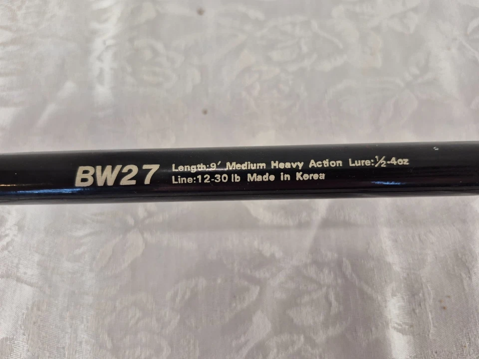 Caña de pescar Daiwa grafito viuda negra acción media pesada fundición BW27 9' Foto 3 de 4