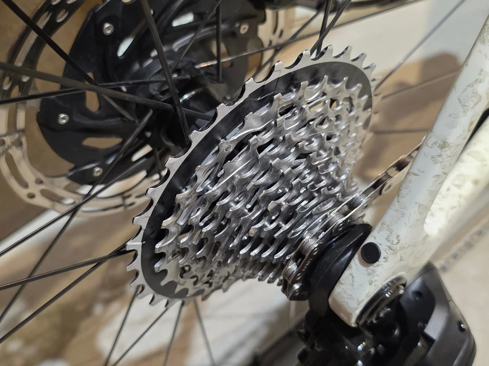 TREK MADONE SLR 7 AXS MY 2026 / ERA WHITE / SUPERNOVA MARBLE / M/L - Bild 3 von 4