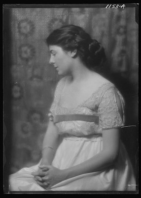 Photo:portrait photograph, Young, Mrs., Major M.