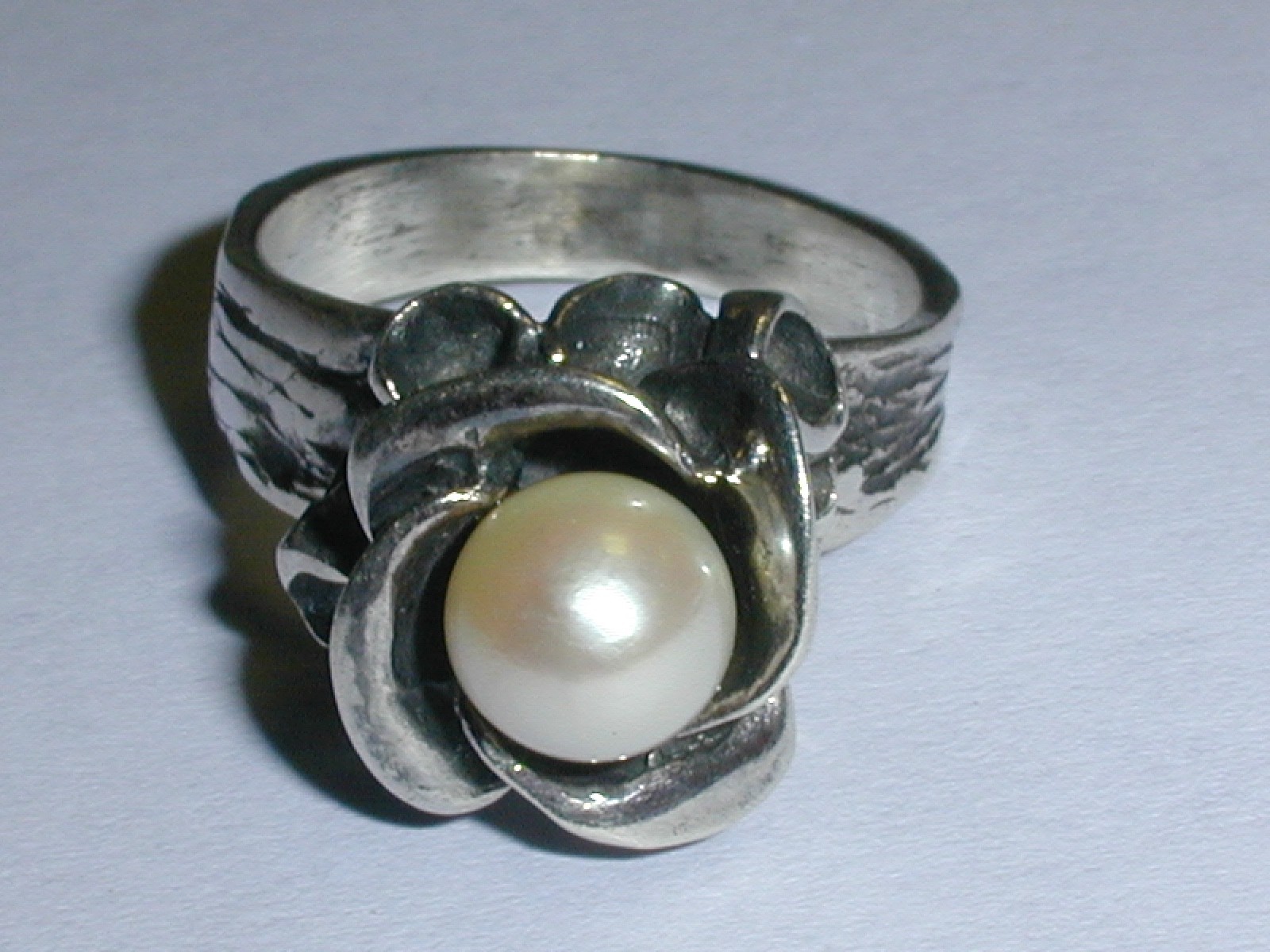 Vintage Sterling Israel Modernist Flower Ring With 7Mm High Set Pearl- Size 7!