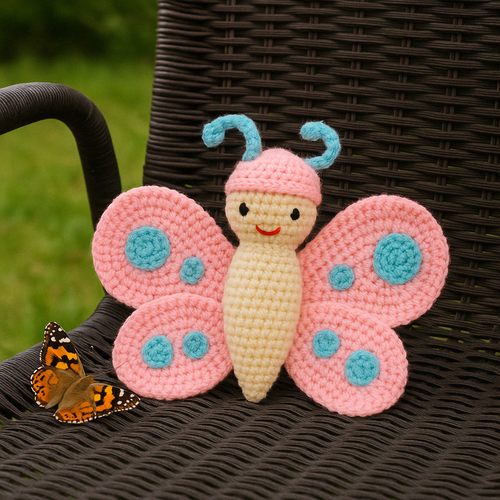 Handgefertigtes rosa Schmetterling Häkelspielzeug - weicher Plüsch für Babys Kinder & Kleinkinder - Bild 5 von 8
