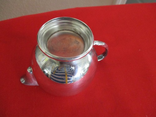 Vintage William A Rogers Silverplated Creamer with Feather Design Accents - Picture 9 of 12