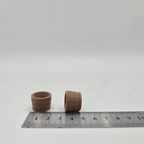 1/32 Scale Whiskey Barrel Planter - Picture 3 of 3