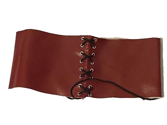 Женские костюмы на ремне и ресницах ручной работы