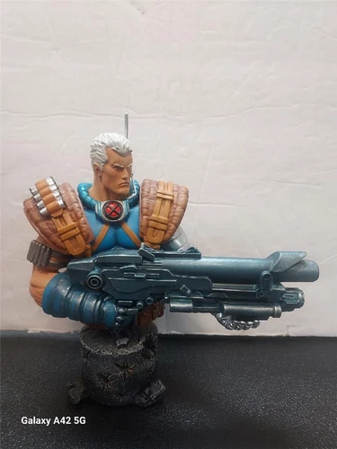 Cable Marvel Edición Limitada Mini-Busto Esculpido por The Kucharek Bros 604/1250