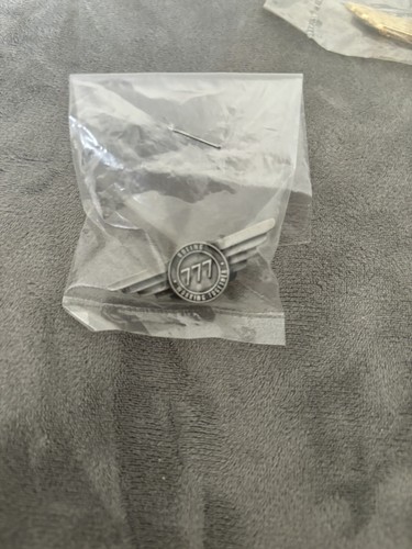 Vintage United Airlines Misc Pins Lot Of 11 &One Luggage Tag. ALL NEW IN PACKAGE - Bild 18 von 24