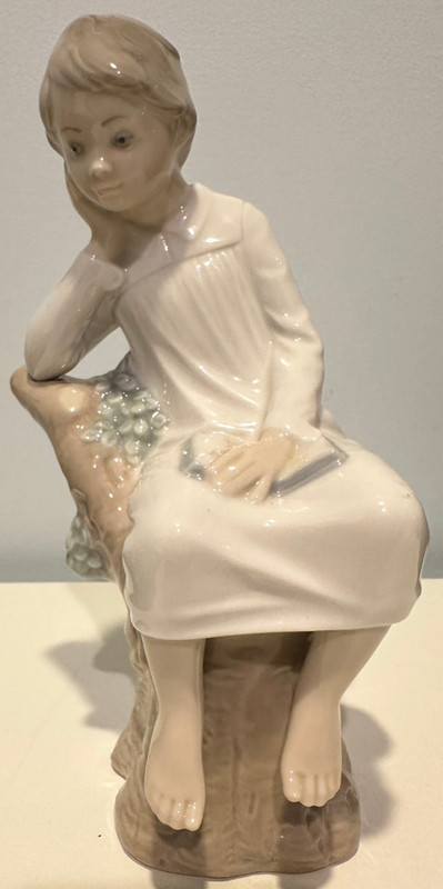 Vintage Lladro Spain Seated Girl with Book Porcelain Figurine Retired 8”