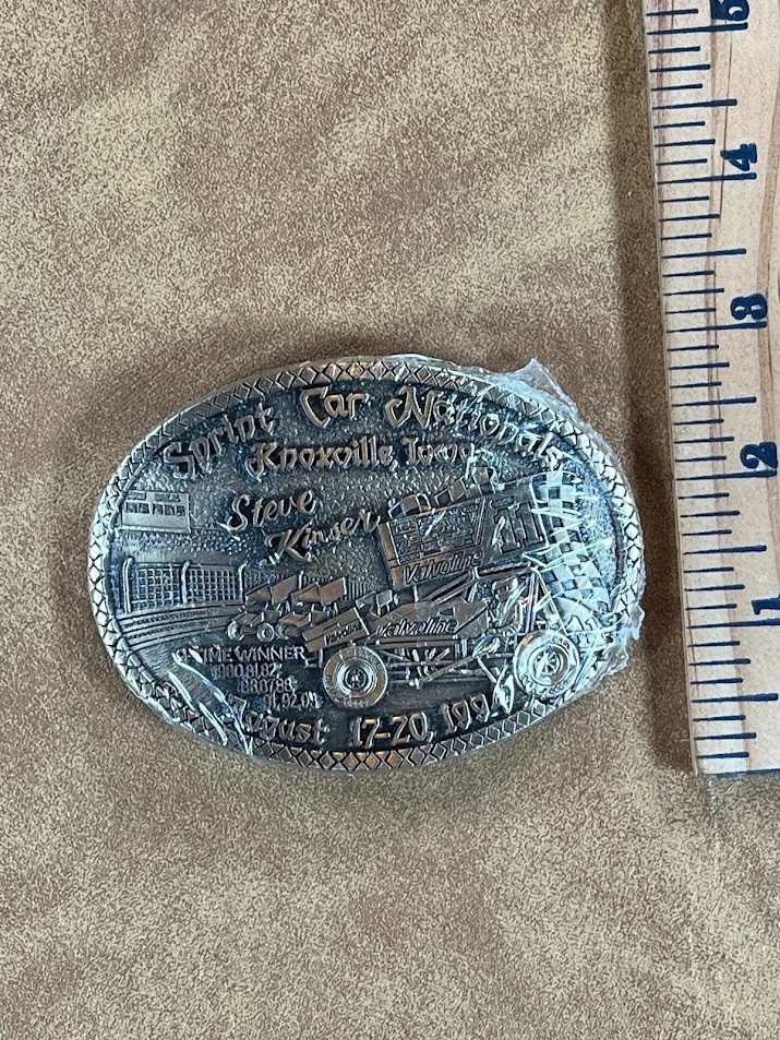 Hebilla de cinturón de latón fundido en arena Knoxville Raceway Nationals Steve Kinser 1994 Foto 3 de 4