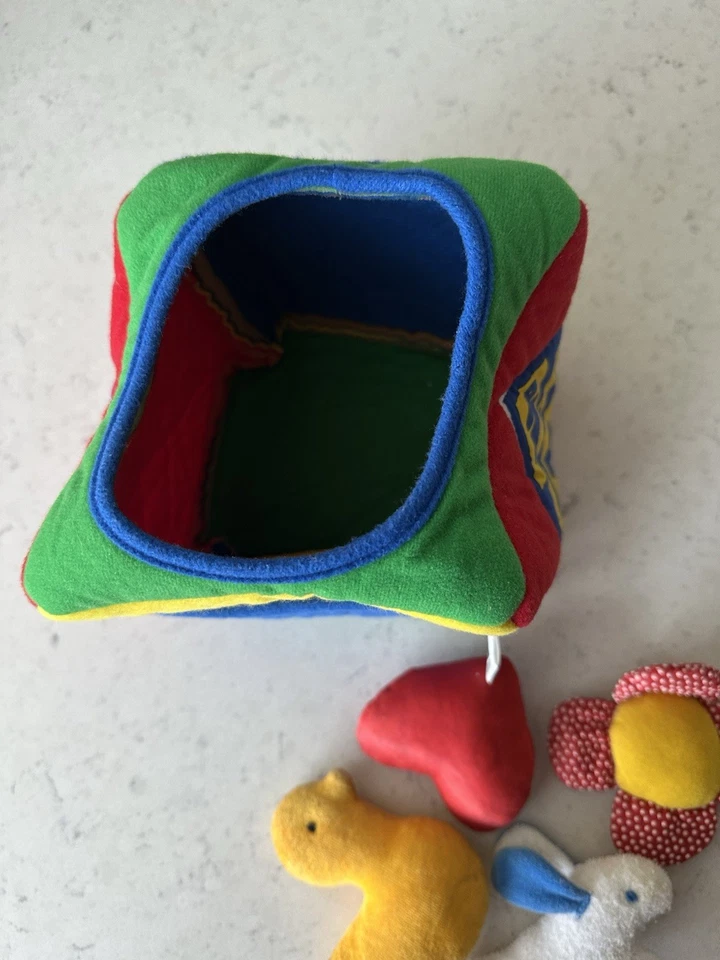 Discovery Toys Vintage Suave Ocultar Interior Bebé Cubo Juguete Sensorial con Juguetes Cinco Piezas Foto 3 de 4