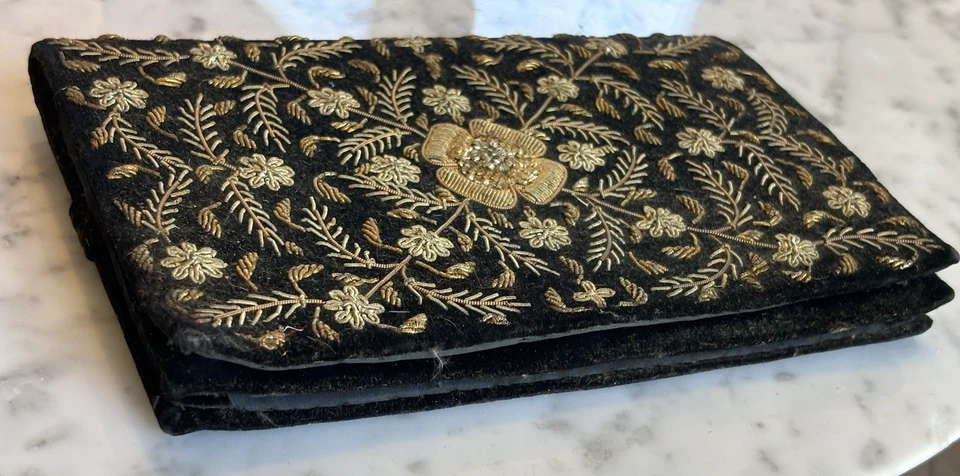 Bolso de Mano Vintage Terciopelo Negro Zardozi Oro, Nueva Delhi India, Regalos para Ella Foto 2 de 4