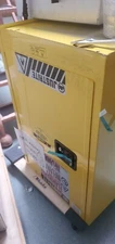 Laboratory Justrite Flammable safety cabinet - 6 gallon capacity