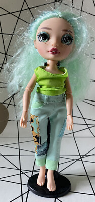 MGA Rainbow High Serie 3 Modepuppe - Daphne Minton