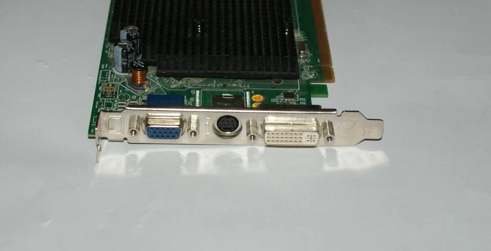 Dell AMD Radeon X1300 256MB PCIE DVI/VGA/TV-Out Graphics Card - Image 3 of 3