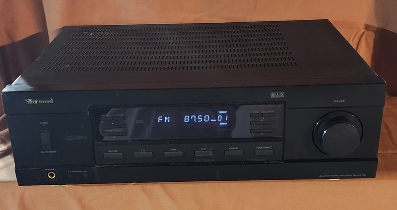 Sherwood RX-4109  AMFM Stereo Receiver POWERS UP