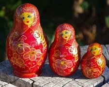 VINTAGE Russian Nesting Dolls Matryoshka Made in USSR Beautiful Folk Art! As is