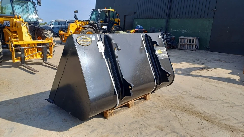 NEW 2m3 JCB and MANITOU pickup BUCKETS With BOLT on CUTTING edge - Image 3 of 4