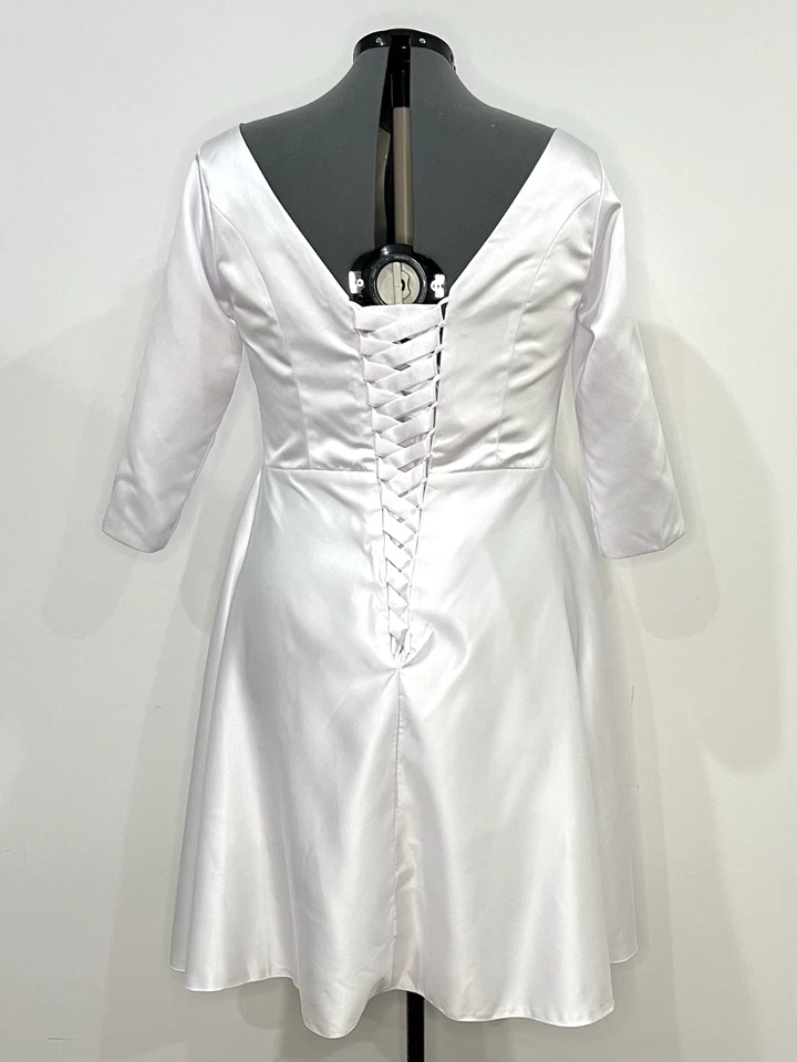 Vestido de novia simple blanco hasta el té con cordones talla 1X Foto 3 de 3