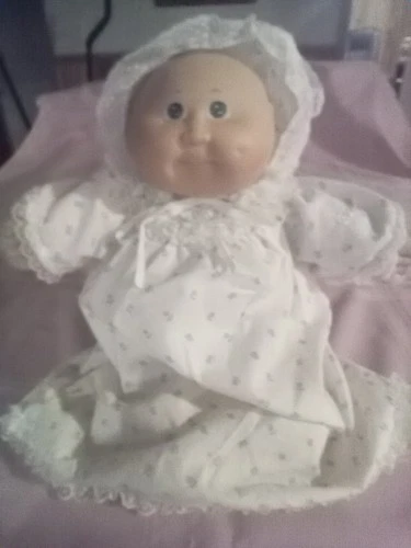 1978-1982 Cabbage Patch Preemie Baby Doll Green Eyes White Gown & Bonnet #16
