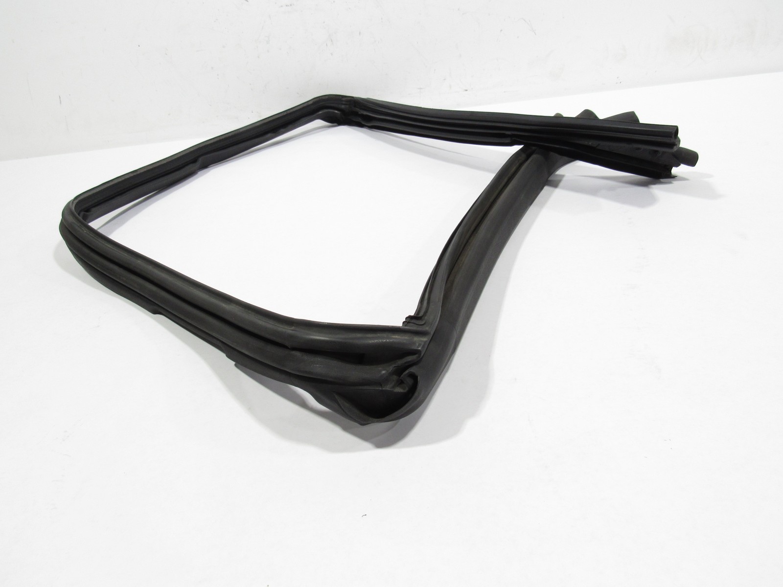 Ferrari 488 2015-2019 Front Upper Windshield perimeter seal