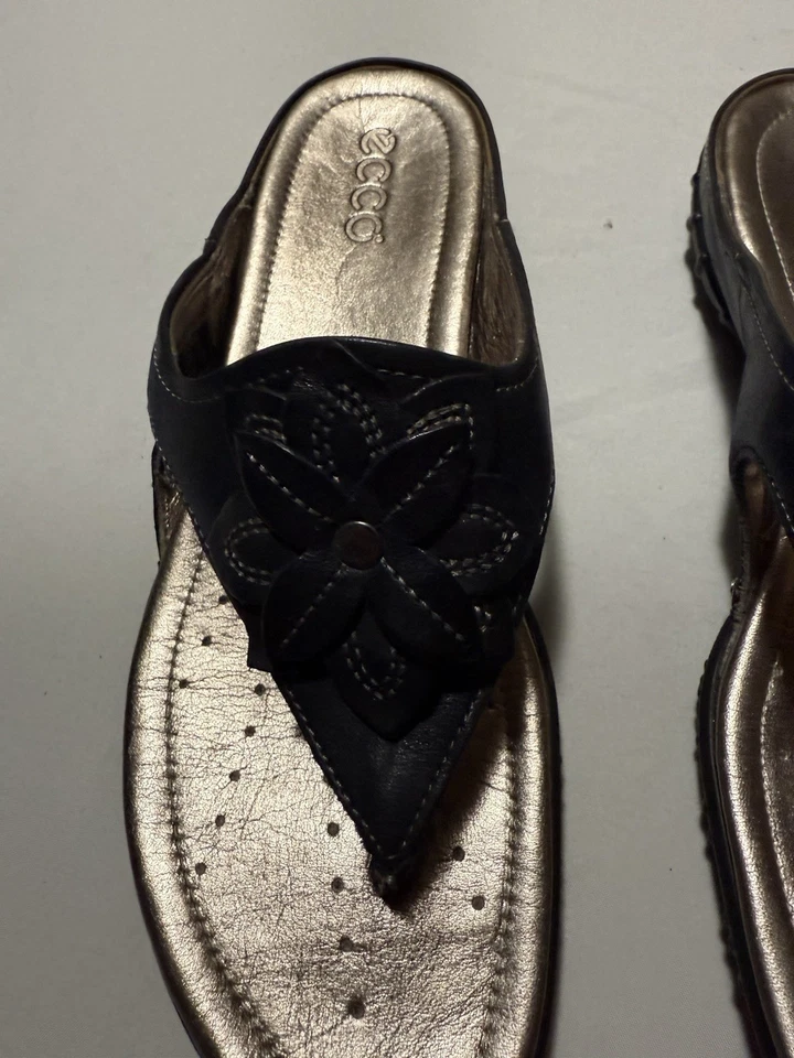 Sandalias de charol ECCO para mujer talla 9 - 9,5 EU 40 negras tanga sin cordones Foto 3 de 4