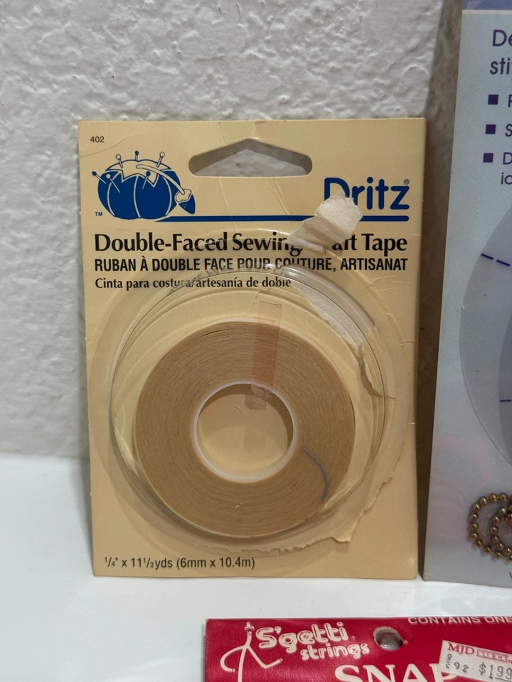 Лот товаров Винтажные Швейные Понятия - Шаблоны для Квилтинга, Крючки, Лента для Смещения, Защелки и Другое - Изображение 2 из 4