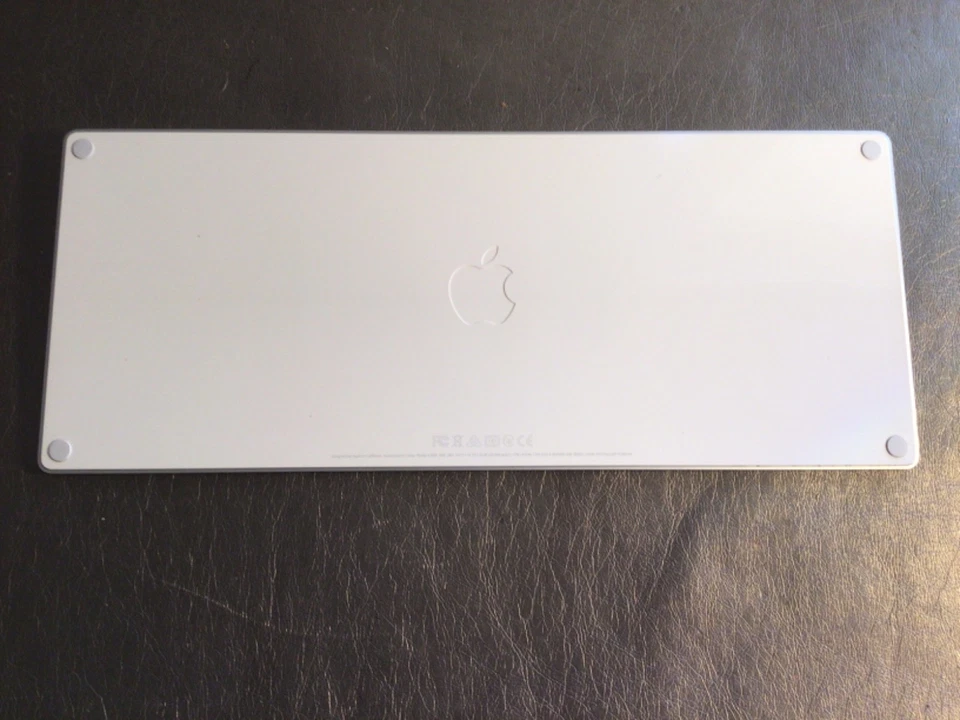 Apple Magic Keyboard Model A1644  - EMC 2815 - Image 2 of 3