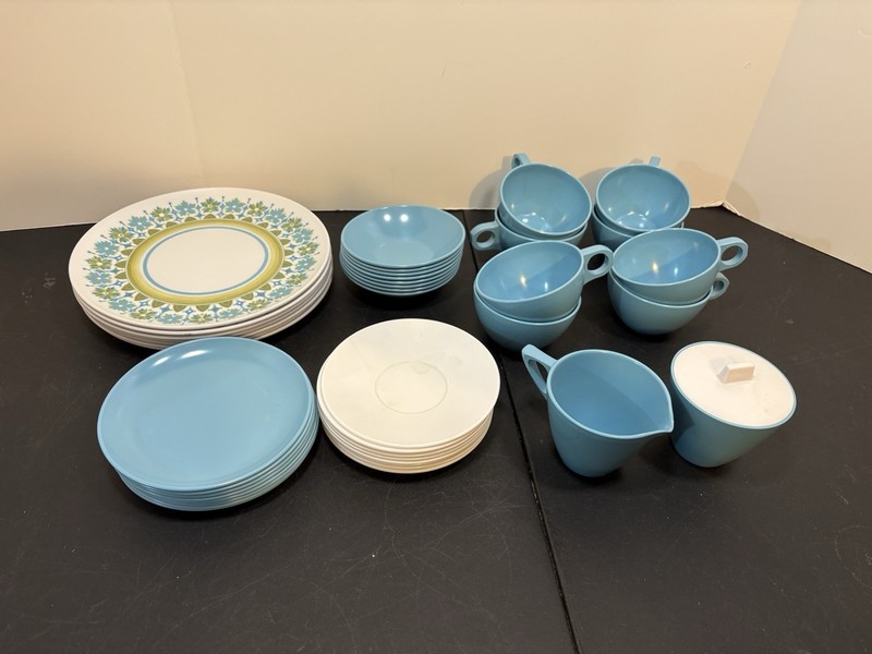 VTG Melamine Dinnerware Service For 8 Allied Chemical 